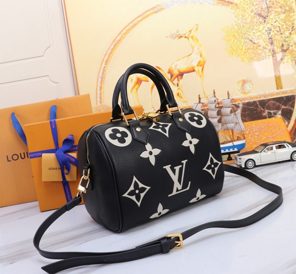 ルイヴィトンバッグ背面デザイン